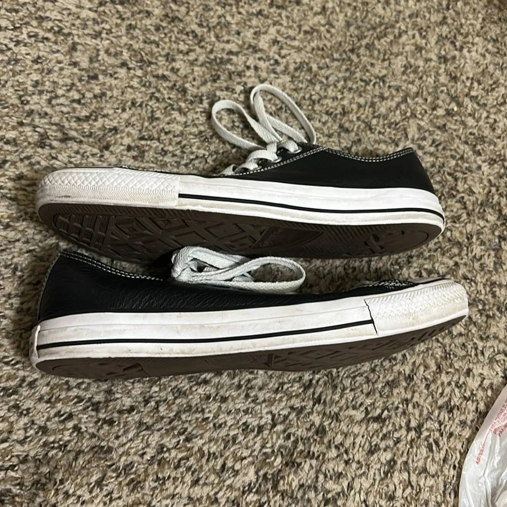 EUC Converse All Stars Unisex Black and White Sneakers - Picture 4 of 7